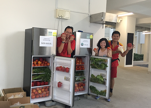 sg food rescue volunteers  storing vegetables