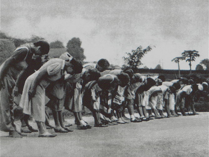 The British surrender Singapore to the Japanese